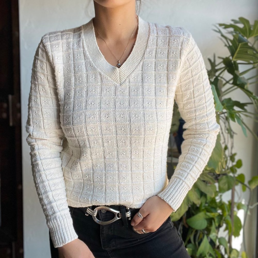 🏷 Sold | Spire White Knit Sweater - Picture 2 of 8